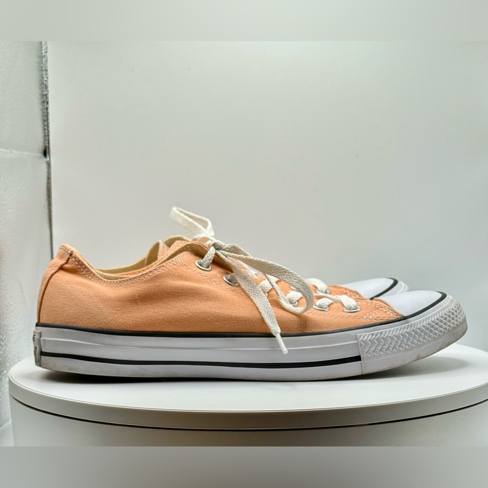 Converse Chuck Taylor All Star Low Peach/Orange Canvas Sneakers Size‎ W 9 / M 7